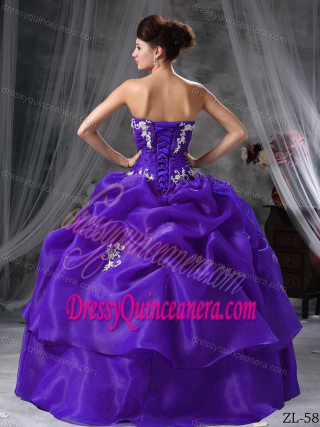 Classical Sweetheart Organza Quinceanera Dress with Appliques in Purple