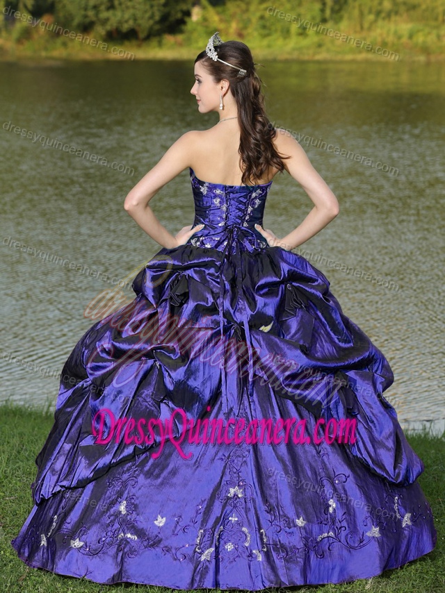 Luxurious Strapless Beaded Lace-up Taffeta Quinceanera Gowns in Purple