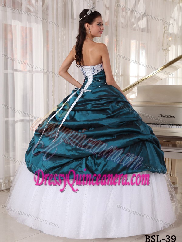 Pretty Strapless Embroidery Quinceanera Dresses in Taffeta and Tulle