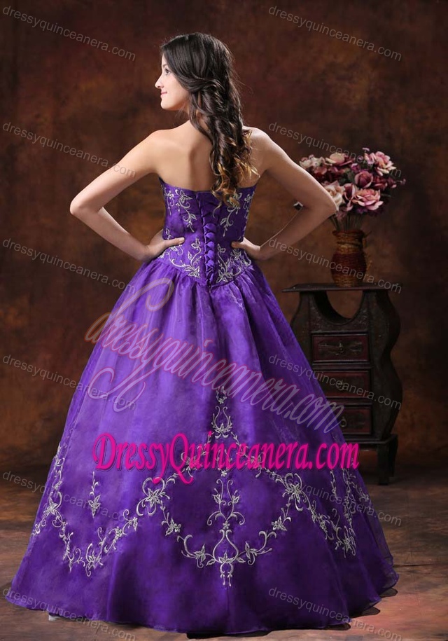 Halter-top Purple Quinceanera Gown Dress with White Embroidery on Promotion