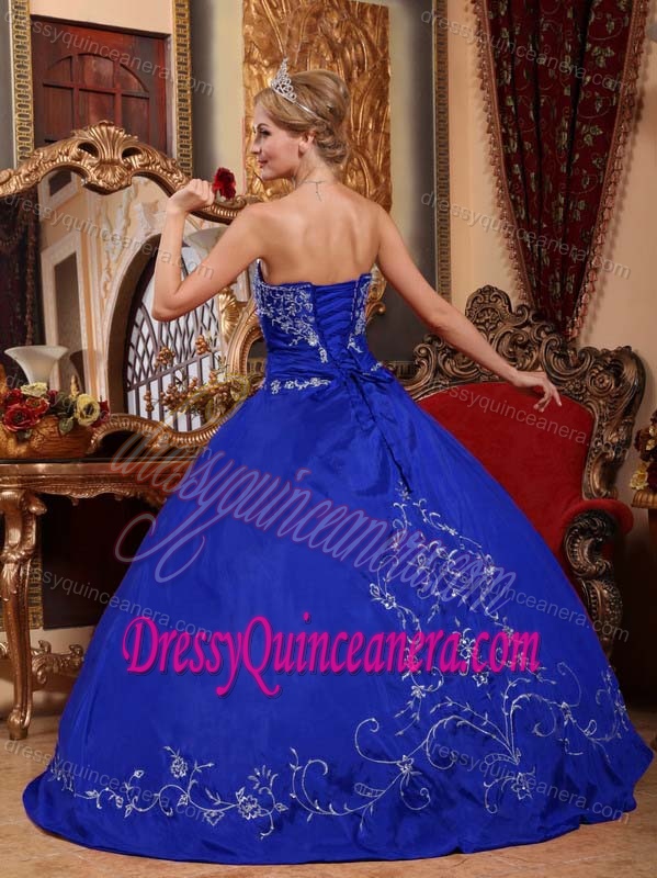 Beautiful Blue Satin Sweet 16 Dresses with Strapless and Embroidery