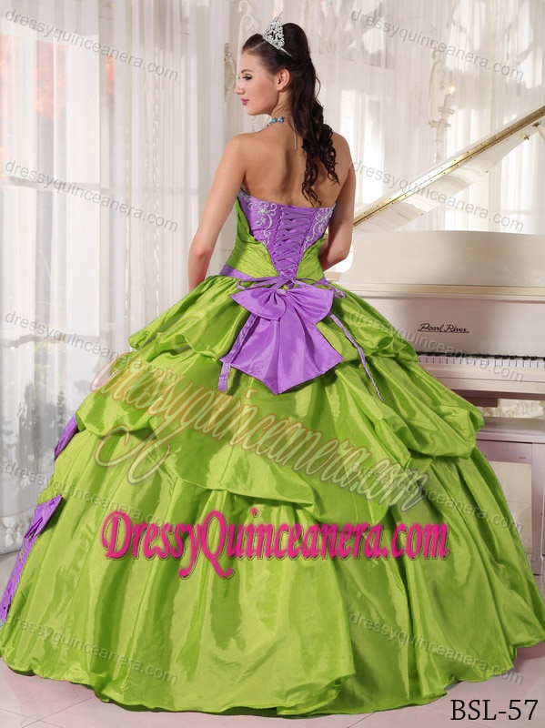 Ball Gown Sweetheart Taffeta Appliqued Sweet Sixteen Quinceanera Dress