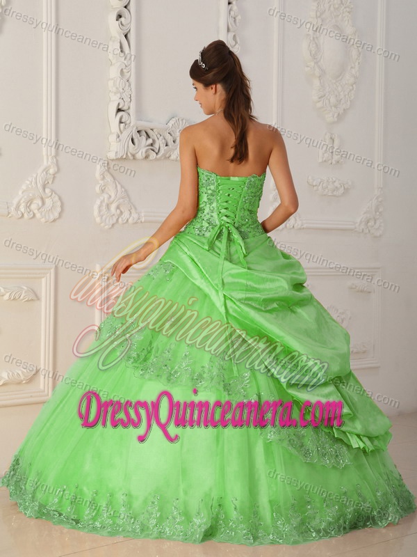 Spring Green A-line Beaded Dresses for Quinceanera in Taffeta and Tulle