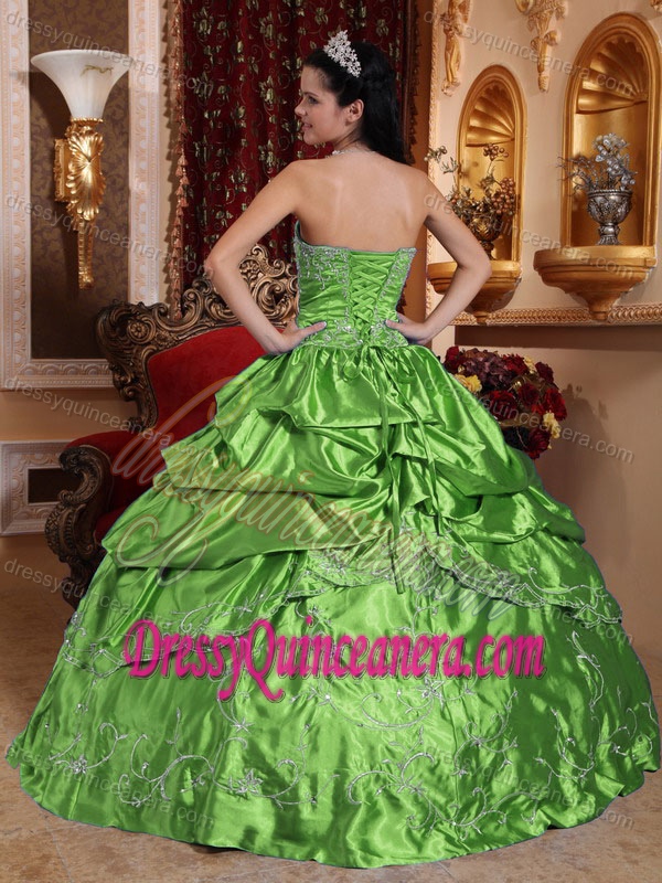 Spring Green Strapless Taffeta Embroidery Sweet Sixteen Dress with Beading