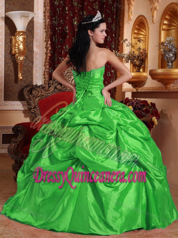 Strapless Beauty Quinceanera Gowns with Appliques and Pick-ups in Spring Green