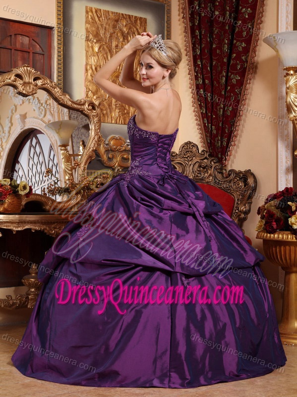 Appliqued and Ruched Purple Quinceanera Gown Dresses with Pick-ups in Taffeta
