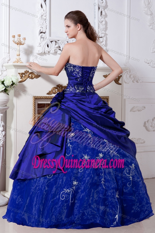 Ruching Quince Gown Dresses with Pick-ups and White Embroidery in Dark Blue