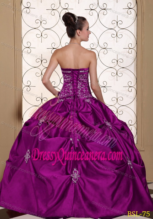 Vintage Embroidery and Appliques Strapless Purple Quince Dress with Pick-ups