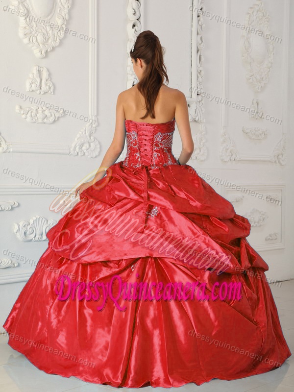Red Sweetheart Taffeta Quinceaneras Dresses with Appliques and Pick-ups