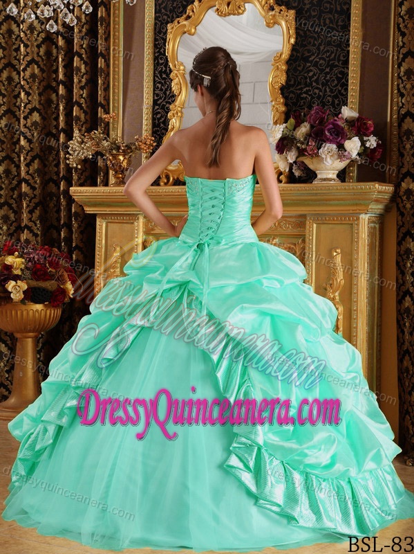 Elegant Apple Green Beaded Dresses for Quinceanera in Taffeta and Tulle