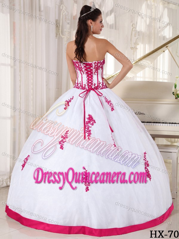 High Quality White Strapless Ball Gown Organza Quinceanera Dress with Red Appliques