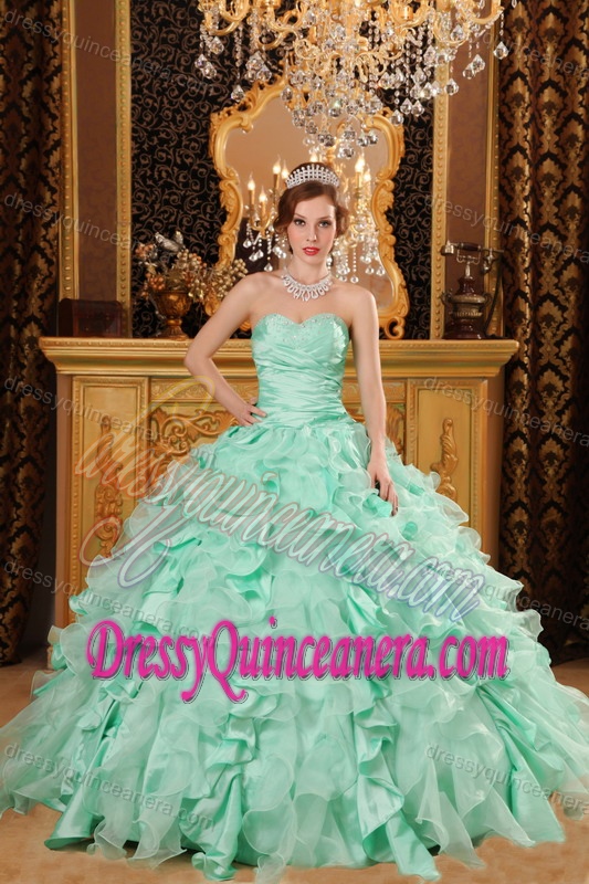 Ruched Sweetheart Light Green Organza Quinceanera Dresses with Beading and Ruffles