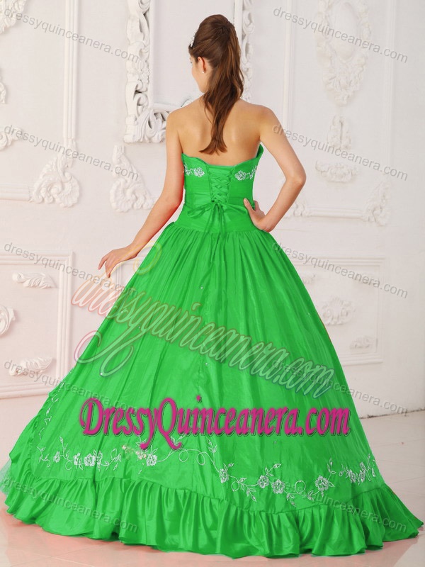 Princess Sweetheart Sweet 16 Quince Dresses in Spring Green and Embroidery