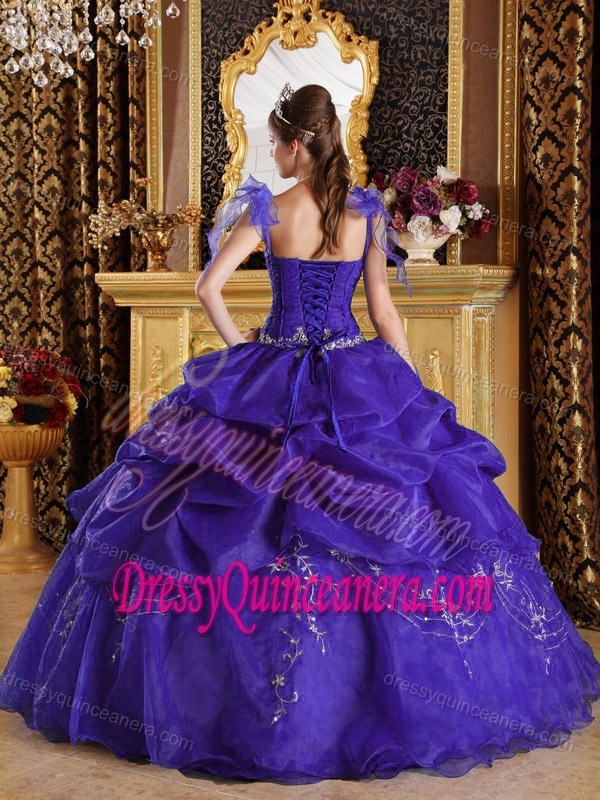 Spaghetti Straps Appliqued Quinceanera Gowns with Handmade Flowers in Purple