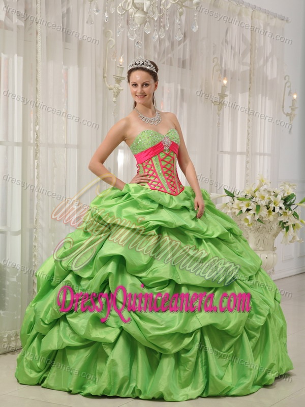 Sweetheart Quinceanera Gowns with Pick-ups and Beads in Spring Green and Red