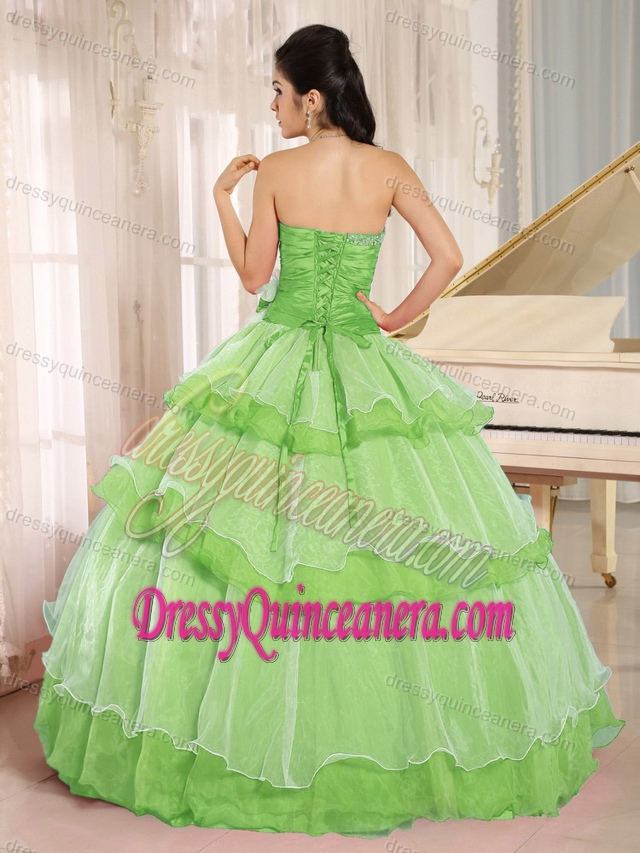 Elegant Sweetheart Beaded and Ruched Spring Green Dresses for Quince