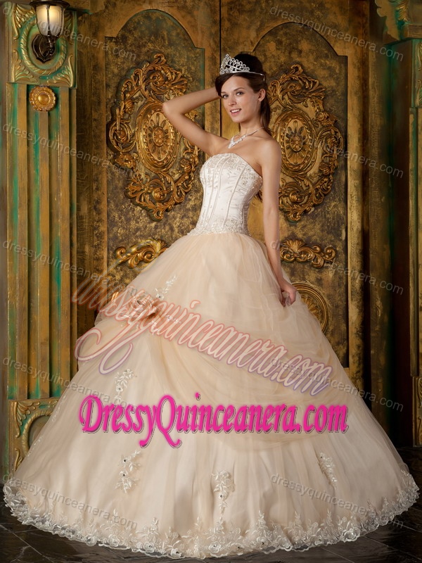 Champagne Strapless Appliques Quinceanera Gown Dresses Made in Tulle