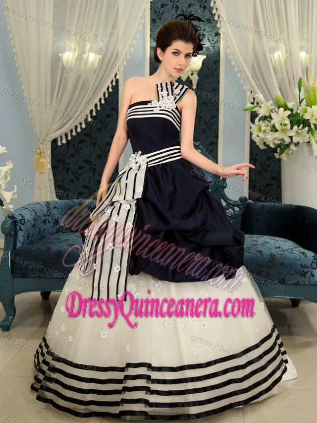 Blue And White Modern Customize 2013 Quince Dresses with Pick-ups