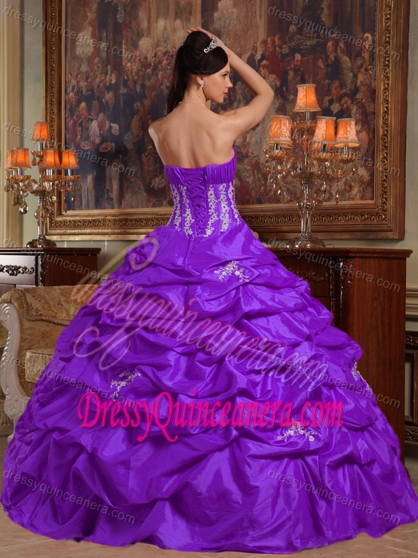 Discount Purple Ball Gown Strapless Quinceanera Dresses in Taffeta
