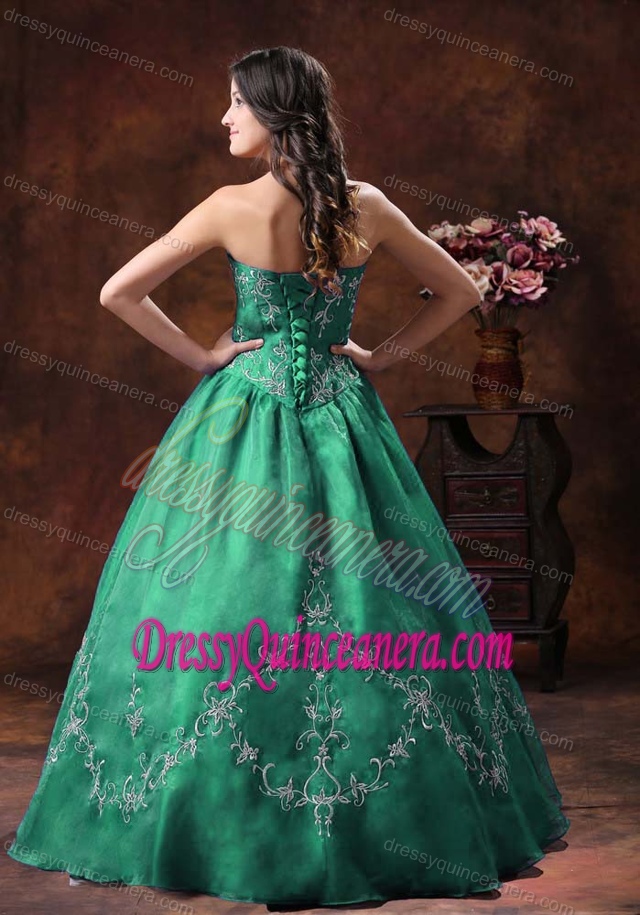 Halter Green A-line Embroidery Organza Quinceanera Dresses in Low Price