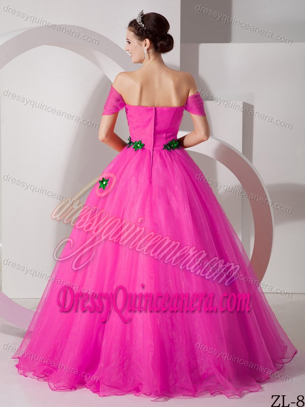 Popular Princess Off-the-shoulder Fuchsia Quinces Dresses with Appliques