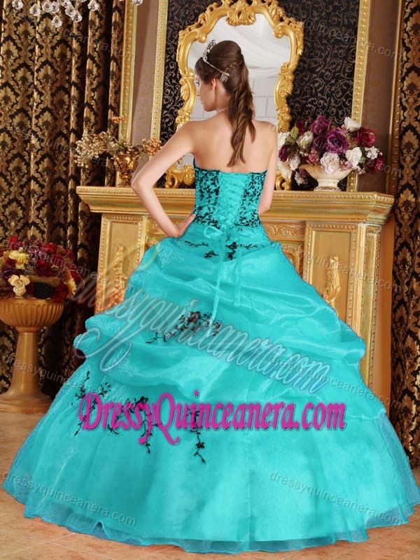 Heart Shaped Neckline Quince Dresses in Turquoise with Pick-ups and Appliques