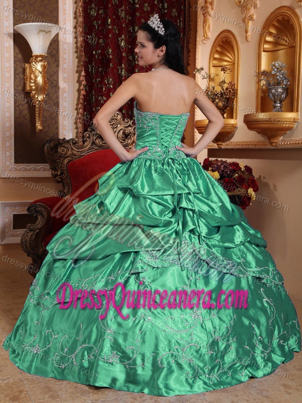Green Taffeta Beaded Quinceanera Dress with Embroidery for Custom Made