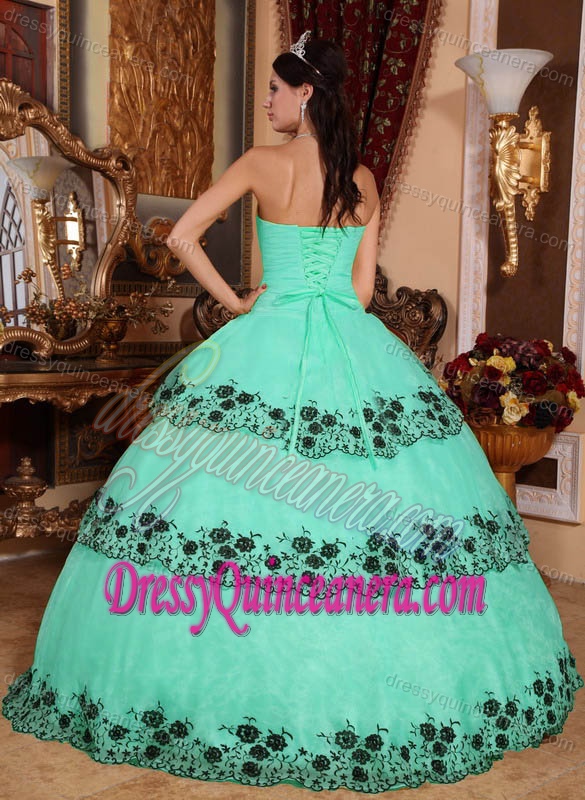 Discount Strapless Apple Green Dresses for Quinceanera with Embroidery