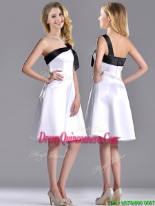Exquisite One Shoulder Satin Short Beautiful Dama Dress in White and Black