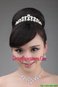 Lovely and Elegant Pearl Necklace and Crown