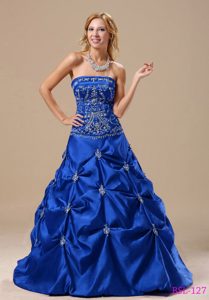Embroidery A-line Quinceaneras Dresses with Decorated Bodice and Pick-ups