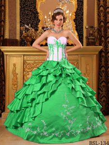 Perfect Green Sweetheart Embroidery Taffeta Sweet 16 Dresses with Ruffles