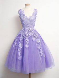 Luxurious V-neck Sleeveless Dama Dress for Quinceanera Knee Length Appliques Lavender Tulle