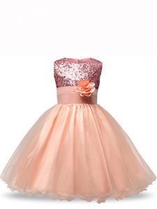 Popular Peach Organza Zipper Girls Pageant Dresses Sleeveless Knee Length Sequins and Hand Made Flower