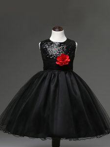 Great Black Tulle Zipper Scoop Sleeveless Knee Length Little Girl Pageant Gowns Sequins and Hand Made Flower