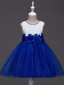 Elegant Royal Blue Tulle Zipper Scoop Sleeveless Knee Length Girls Pageant Dresses Lace and Hand Made Flower