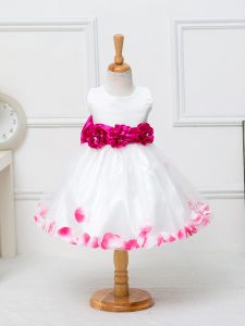Custom Fit Sleeveless Tulle Knee Length Zipper Little Girls Pageant Dress Wholesale in White with Appliques and Hand Made Flower