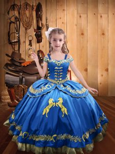 Custom Fit Sleeveless Floor Length Beading and Embroidery Lace Up Pageant Gowns For Girls with Blue