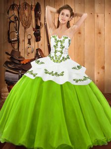 Sleeveless Floor Length Embroidery Lace Up Quinceanera Gowns with