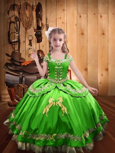 Low Price Floor Length Little Girls Pageant Dress Wholesale Satin Sleeveless Beading and Embroidery