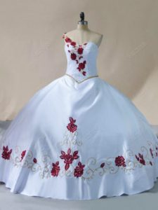 High Quality White Sleeveless Floor Length Embroidery Lace Up Quinceanera Gowns