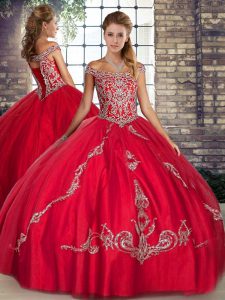 New Arrival Tulle Off The Shoulder Sleeveless Lace Up Beading and Embroidery Quinceanera Gowns in Red