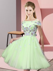 Knee Length Yellow Green Quinceanera Court Dresses Off The Shoulder Short Sleeves Lace Up
