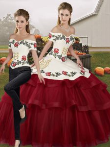 Glittering Embroidery and Ruffled Layers Vestidos de Quinceanera Wine Red Lace Up Sleeveless Brush Train
