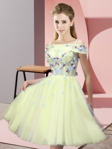 Custom Made Yellow Short Sleeves Knee Length Appliques Lace Up Quinceanera Court Dresses