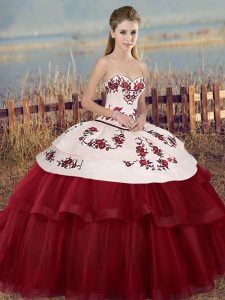 Elegant White And Red Sweetheart Lace Up Embroidery and Bowknot 15th Birthday Dress Sleeveless