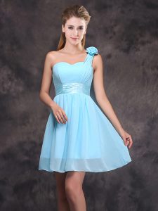 Latest One Shoulder Sleeveless Chiffon Dama Dress for Quinceanera Ruching and Hand Made Flower Zipper