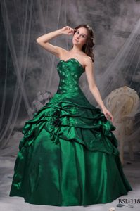 Luxurious Sweetheart Taffeta Quinceanea Dress with Appliques and Pick-ups