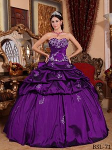 Pretty Eggplant Purple Sweetheart Taffeta Quinceanera Dress with Appliques