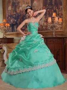 Ruched Sweetheart Organza Apple Green Dress for Quince with Appliques and Pick-ups